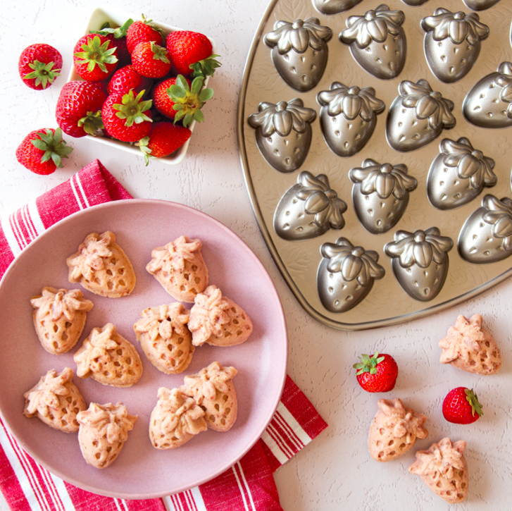 Forma Nordic Ware Strawberry Bitelets