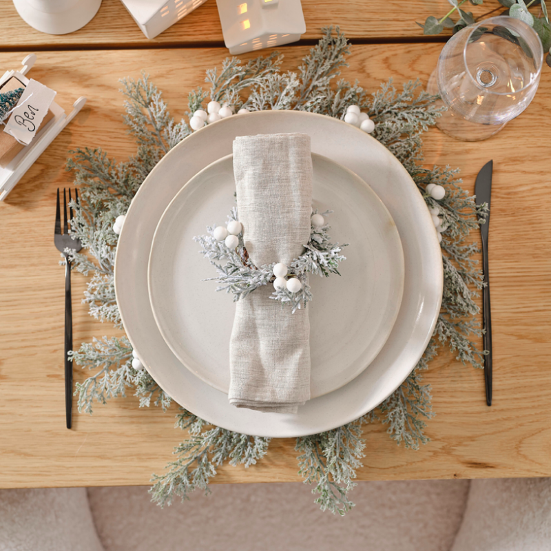 4 Bases Marcadoras de Mesa Folhagem com Neve 4 Bases Marcadoras de Mesa Folhagem com Neve