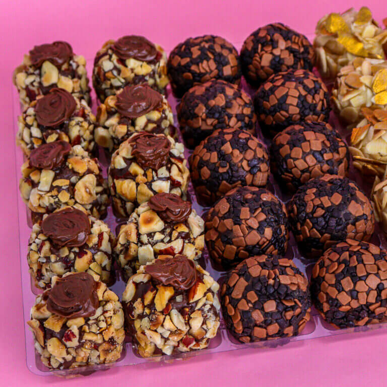 10 Berços para Doces e Brigadeiros com 25 Cavidades 10 Berços para Doces e Brigadeiros com 25 Cavidades