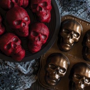 Forma Nordic Ware Skull Cakelets