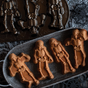 Forma Nordic Ware Spooky Skeleton Cakelets