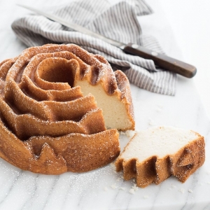 Forma Nordic Ware Rose Bundt