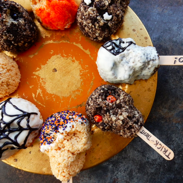 Forma Nordic Ware Skull Cakelets Forma Nordic Ware Skull Cakelets