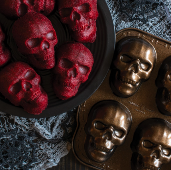 Forma Nordic Ware Skull Cakelets