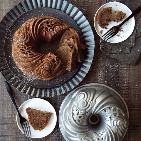 Forma Nordic Ware Let It Snow Bundt Pan