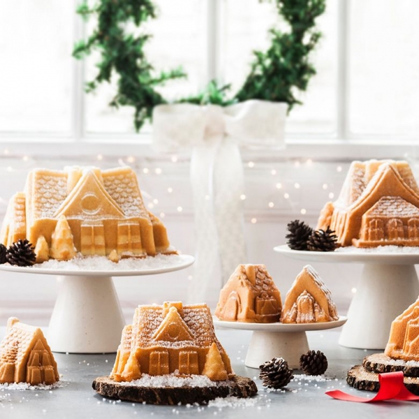 Forma Nordic Ware Gingerbread House Duet 
